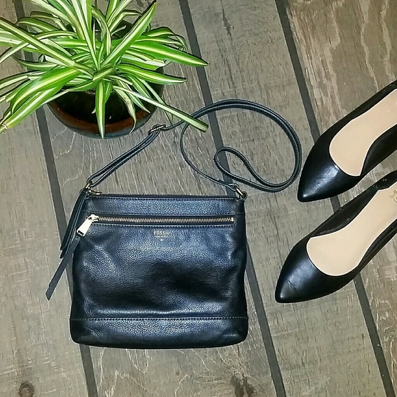 Fossil genuine leather crossbody - Picture 3 of 8